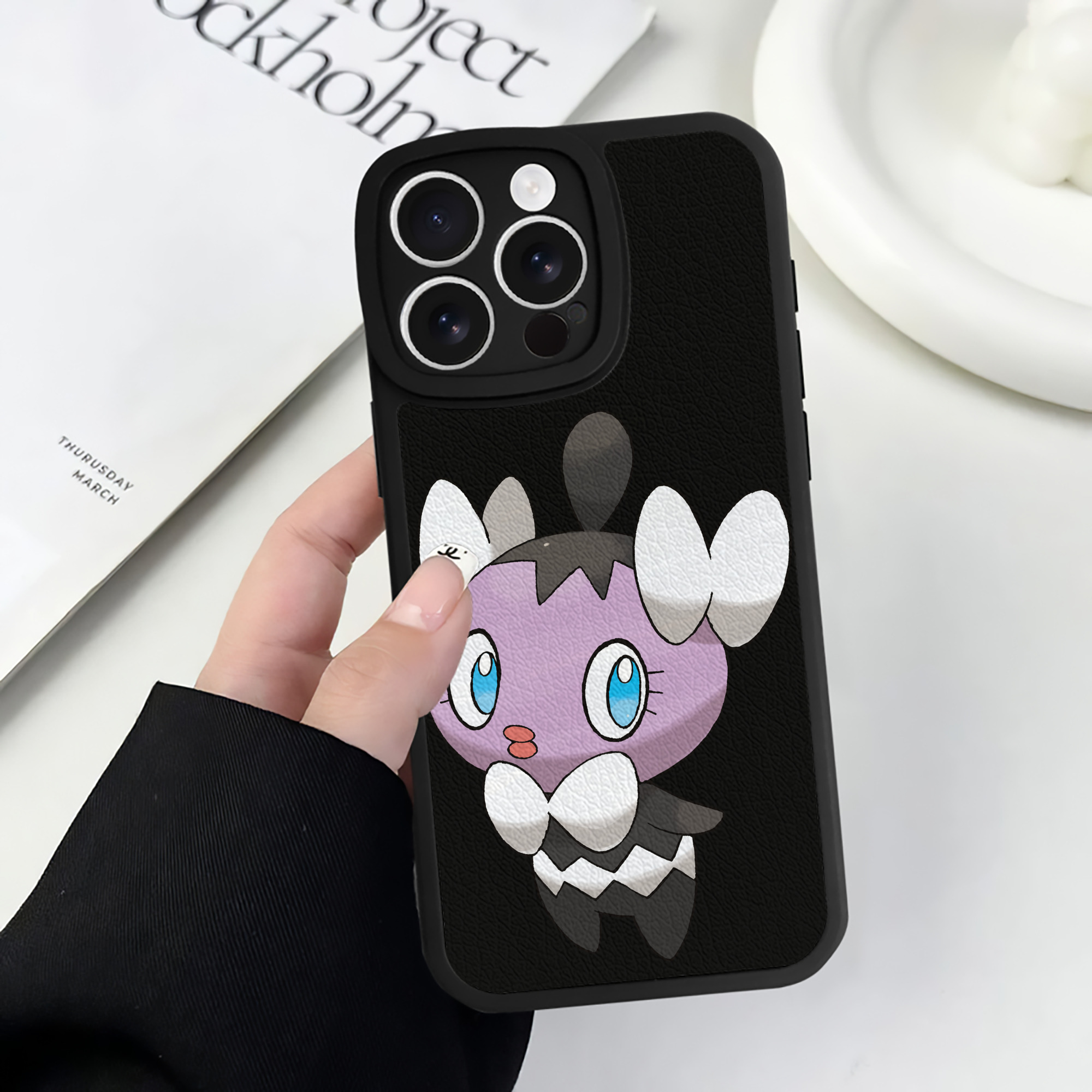 （画像用） ポケットモンスター Pokémon 【iPhone 16シリーズ対応】シリコンスマホケース（レザー調） 材質：シリコン